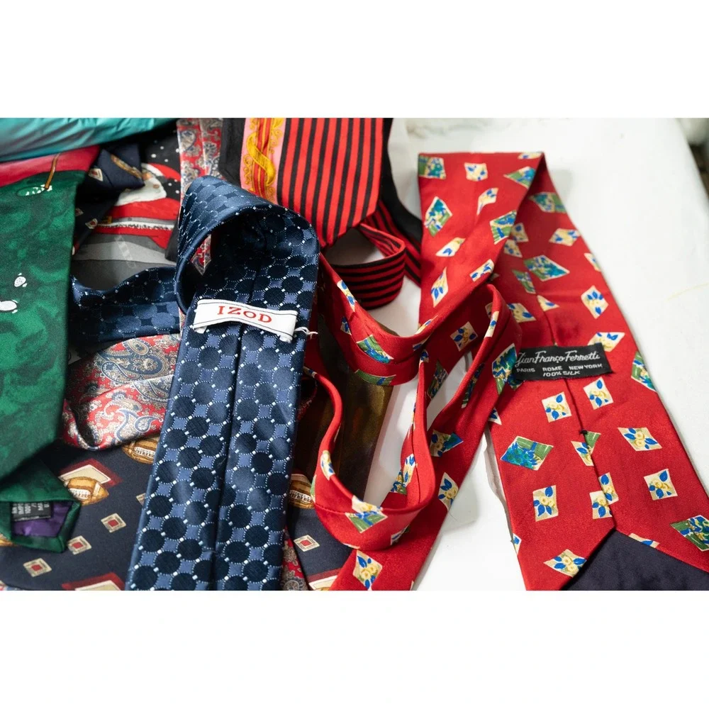 Mens Necktie Lot 6lb Assorted Brands Chaps Van Heusen Izod Silk Novelty Ties